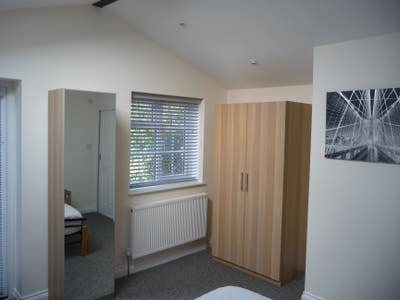 Modern, large and bright double ensuite room  Main Photo