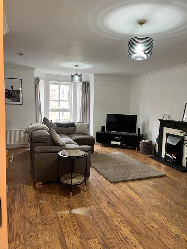 Bright Double Room in Central Modern 2-Bed Flat Main Photo