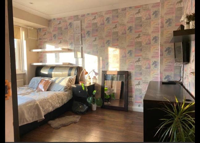 Large Double Room Main Photo