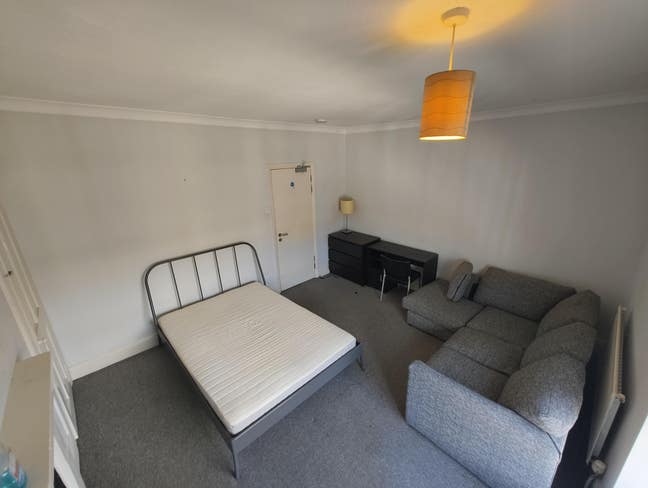 Great room near Northampton General  Main Photo