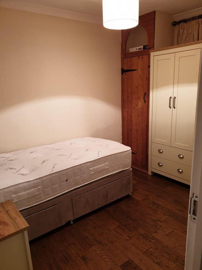Spacious room to rent in Uxbridge, UB8 Main Photo