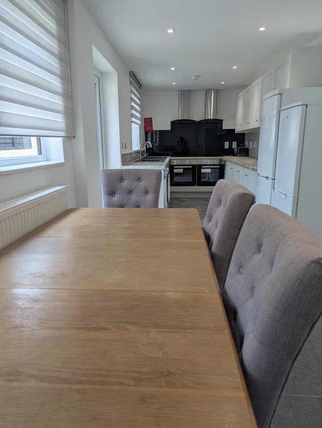 🏡 Freshly Renovated 6-Bed HMO – Town Centre Locat Main Photo