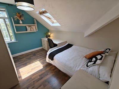 ☀️Freshly Refurbed Professional room☀️avail 7-Sep Main Photo
