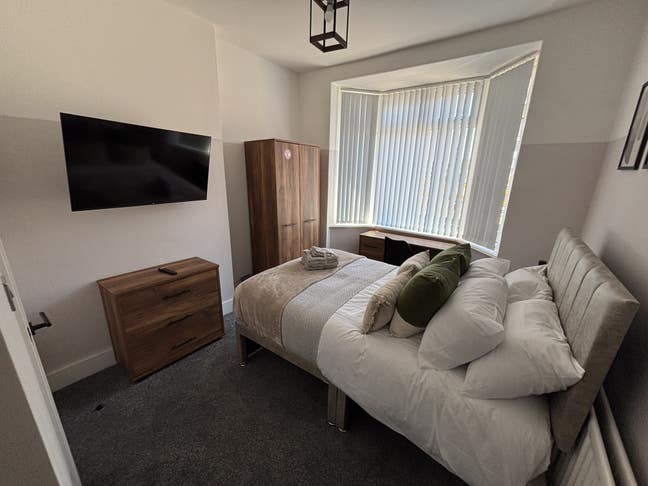 Beautifully Renovated House Share Main Photo
