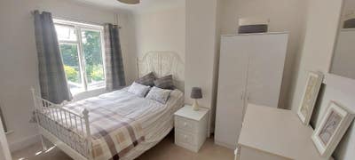 Double Bedroom available for short stays Main Photo