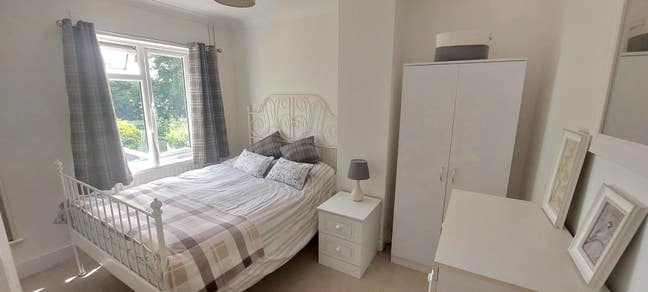 Double Bedroom available for short stays Main Photo
