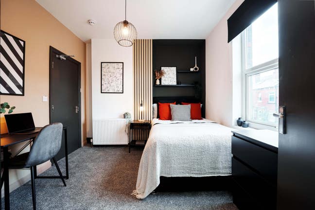 Modern Ensuite Room in Friendly House Share Main Photo