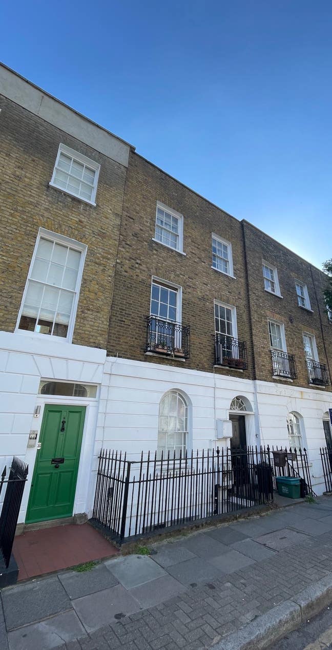 Spacious Double Bedroom in Garden Flat Main Photo