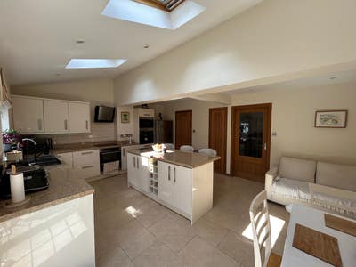 Double bedroom & private living room for rent  Main Photo