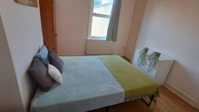 Large Room Nr Station - Bills Inc - 1st Month 50% Main Photo