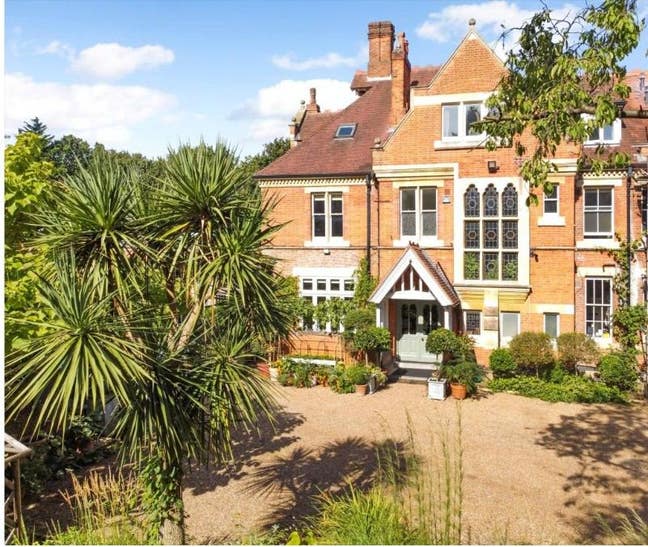 Large Double Ensuite Room near Weybridge  Main Photo