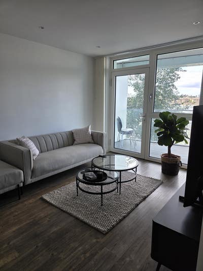 Luxury Riverside En-SuiteRoom in Apartment  Main Photo