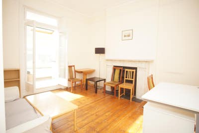 2 bedrooms flat available to rent in  Kensington   Main Photo