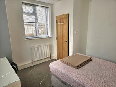 Newly Renovated Ensuite Double Rooms Main Photo