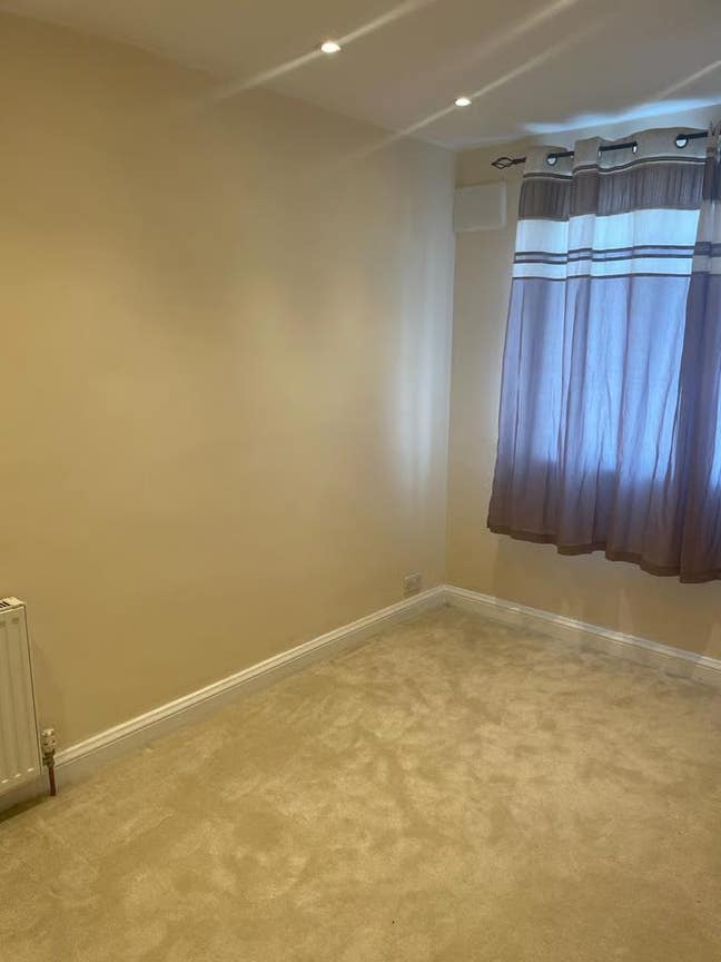 Spacious room to rent in Goodmayes, RM6 Main Photo