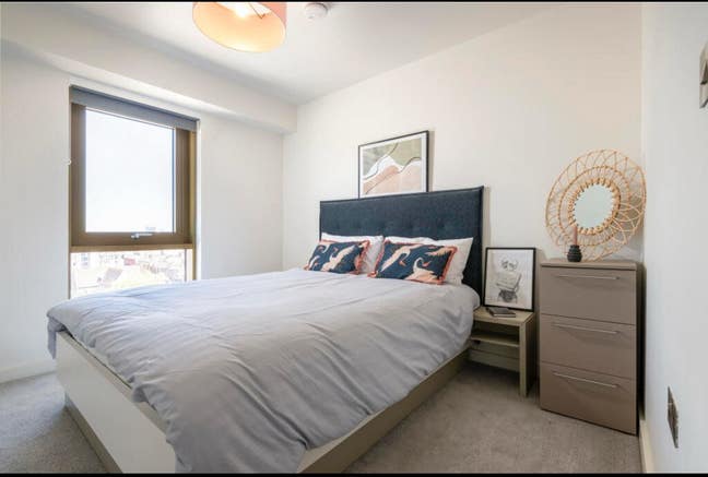 Double room in central Reading — short term av  Main Photo