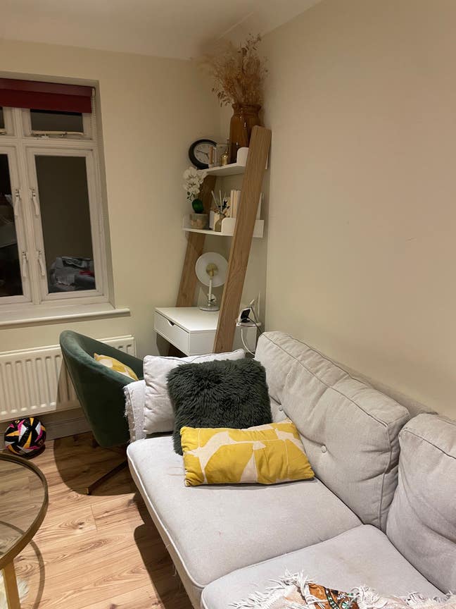 A double bedroom in 2 rooms apartment Main Photo