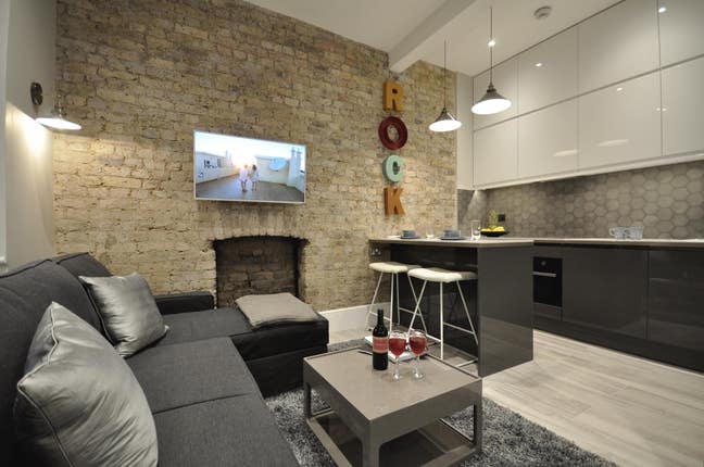 Bills Included, Zone 1, Minute to Tube ☎️ Main Photo