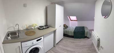 2 Studios available in Leyton Main Photo