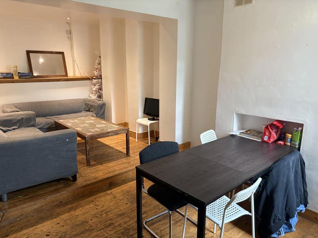 Beautiful house, 2 double rooms available Oct 31st Main Photo