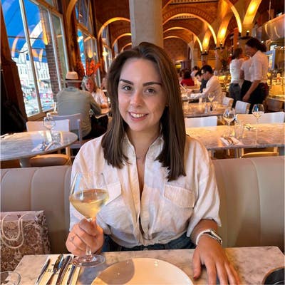 21 year old professional female  Main Photo