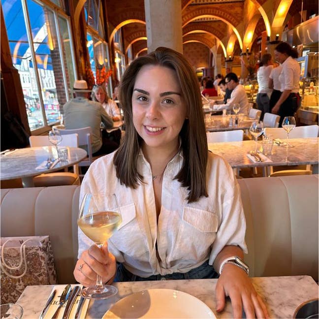 21 year old professional female  Main Photo