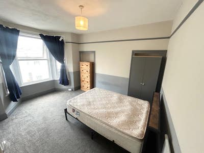 Large En-Suite Room £650 per Month inc Bills Main Photo