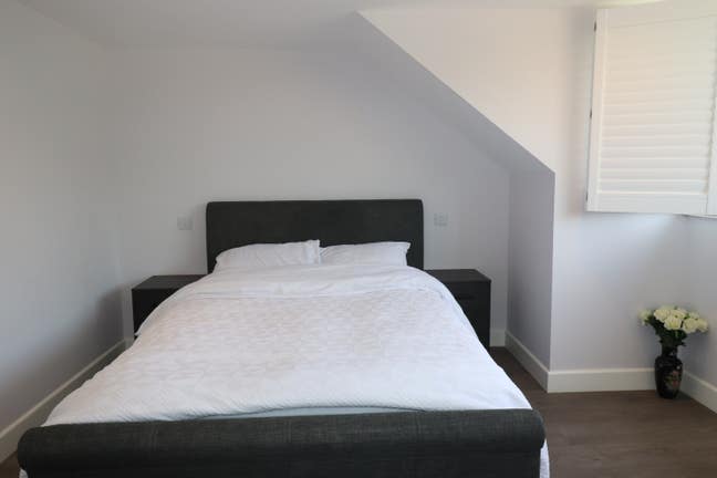 Quality Large Bedroom With a Private Living Room Main Photo