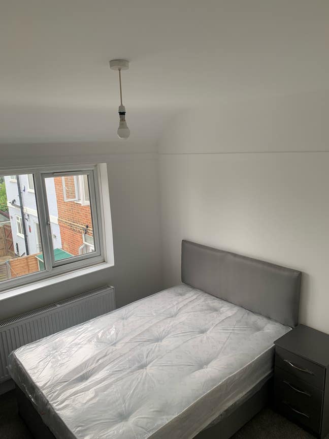 Newly refurbished Rooms in Wembley for Rent Main Photo