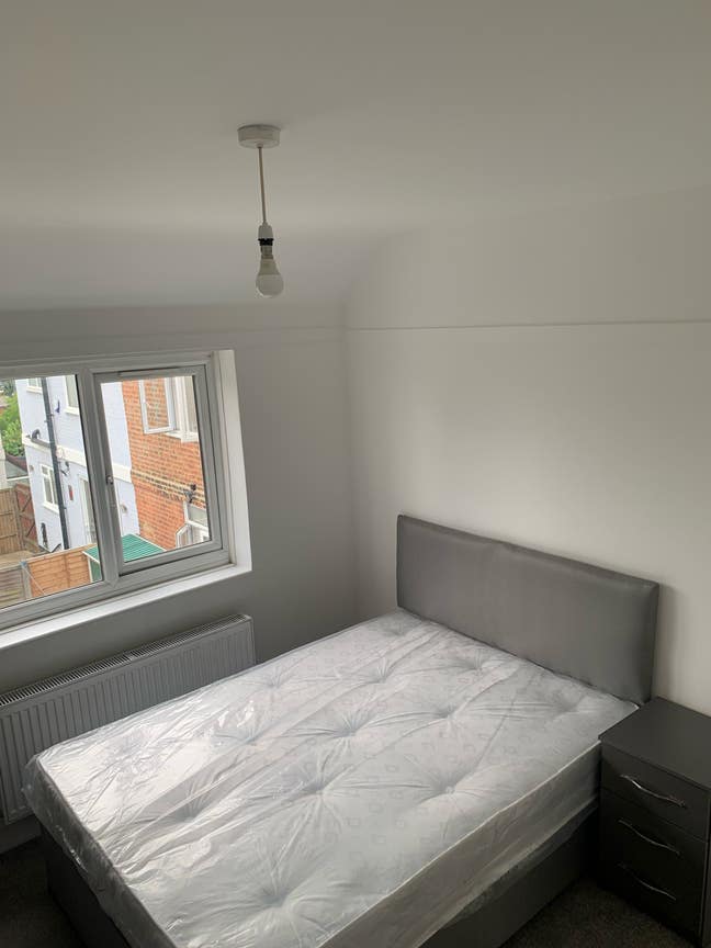 Newly refurbished Rooms in Wembley for Rent Main Photo