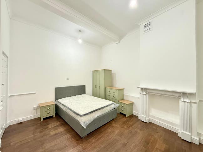 Newly Refurbished & Cozy Studio Apartment SW18 Main Photo