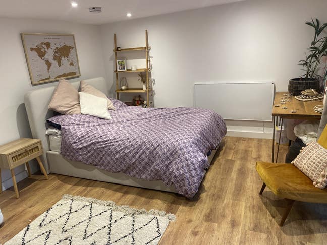 One room in family home suitable for student Main Photo