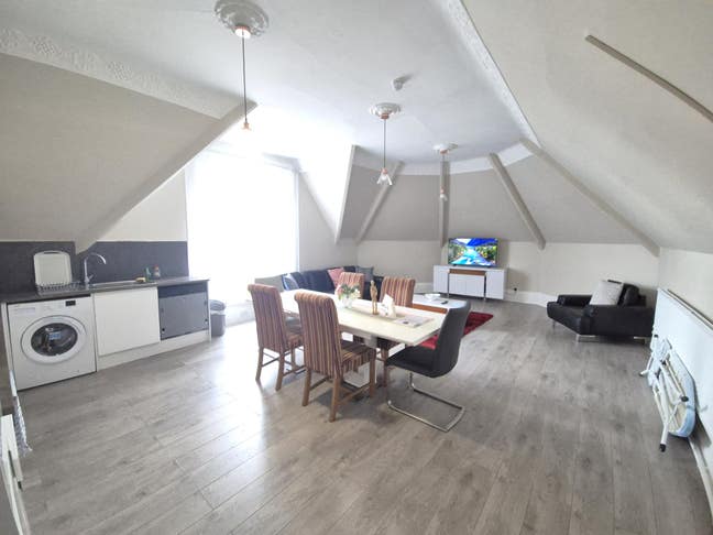 Serviced Ensuite Rooms for Short Term!  BILLS INC. Main Photo