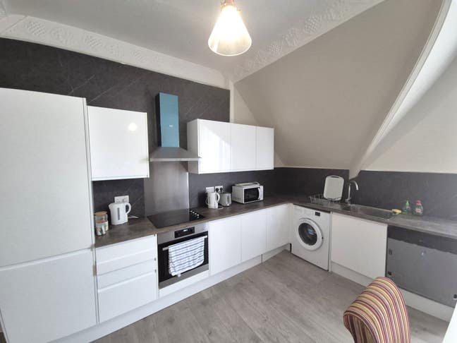 Luxury Flat Share w/ Parking near Hallam Hospital Main Photo