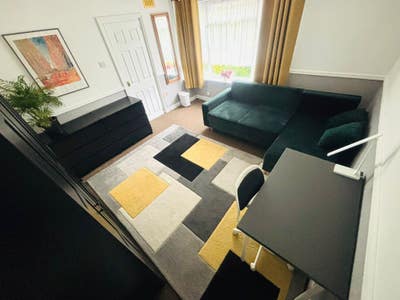 1 Double room for rent Englefield Green Main Photo