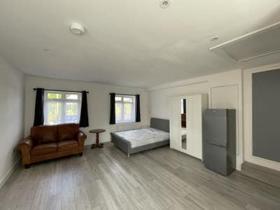Newly Refurbished Studio available  Main Photo
