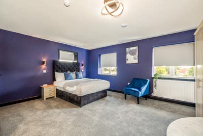 "Spacious Studio Apartment Opposite George Eliot" Main Photo