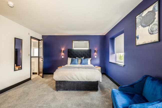 "Spacious Studio Apartment Opposite George Eliot" Main Photo