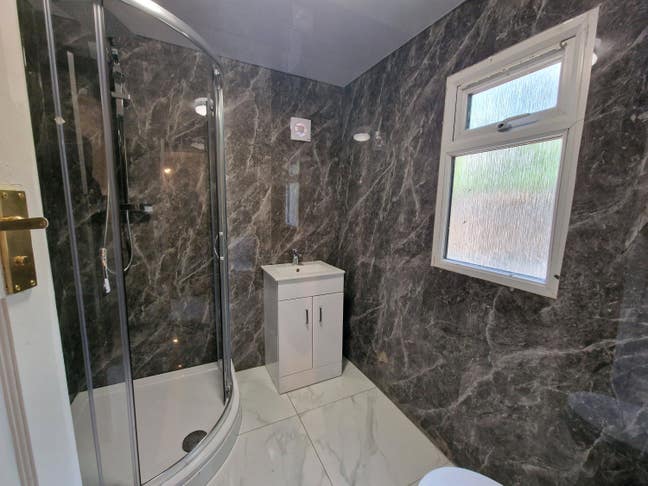 6 Bedroom 3 Bath Yardley near Birmingham Airport  Main Photo
