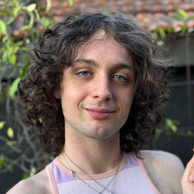 my name's aster, i'm a young queer profession... Main Photo