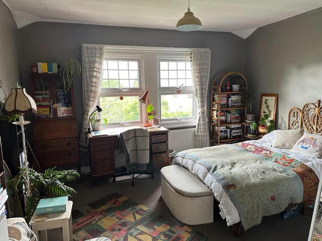 Large ensuite room with beautiful garden view. Main Photo