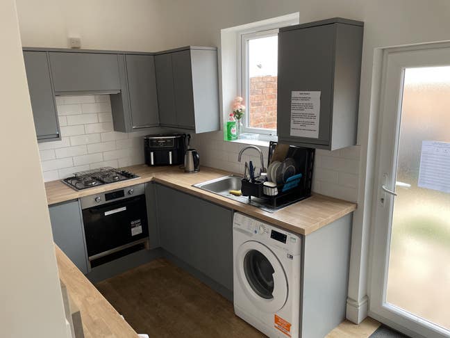 Room available. Nr Victoria Park, Central L/Spa Main Photo