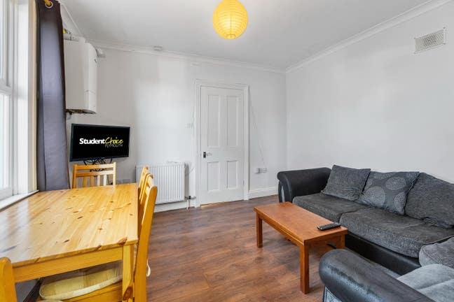 10 Diamond Avenue *working professionals* Main Photo