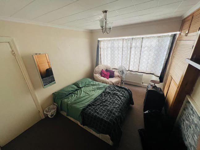Spacious double bed  Main Photo