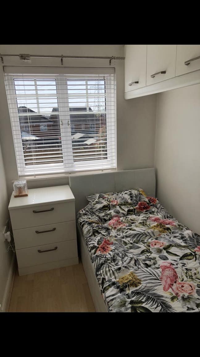 Modern, Clean, Single Room Main Photo