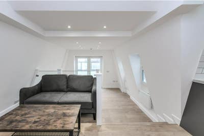 Bright & Modern One-Bedroom Flat with Balcony  Main Photo