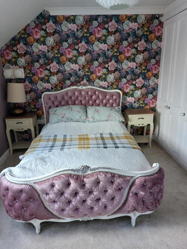 Ready now classy suite available in modern house  Main Photo