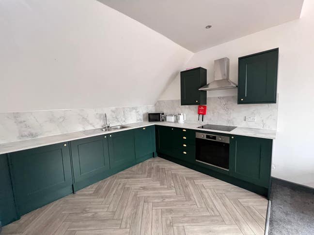 Quality fully furnished room Main Photo