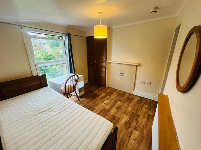 Single Medium sized Bedroom in West Hampstead Main Photo