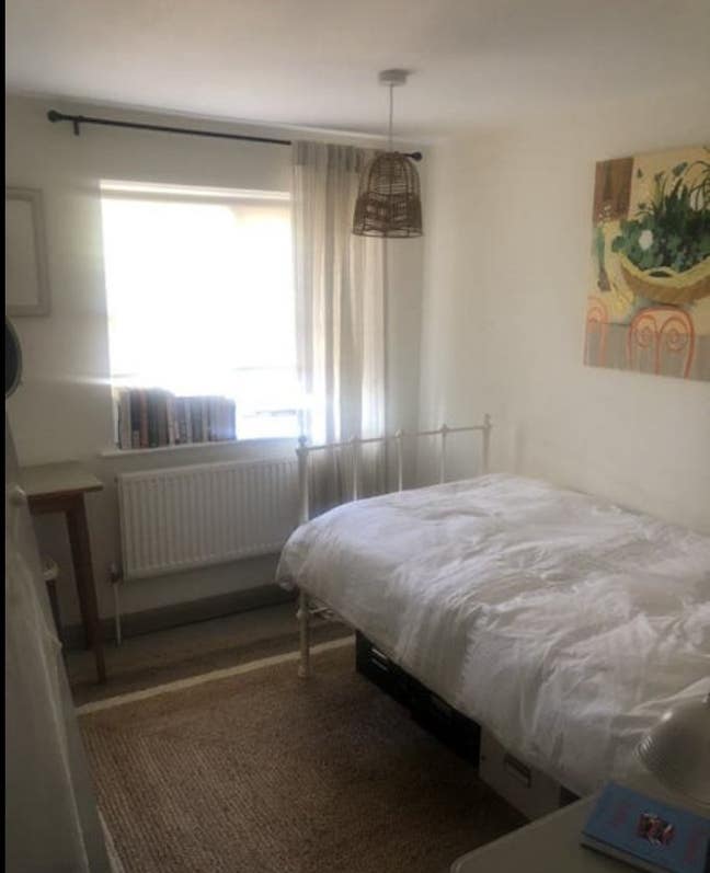 Room 4 female. Ideal 4 SWell. Student discount. Main Photo